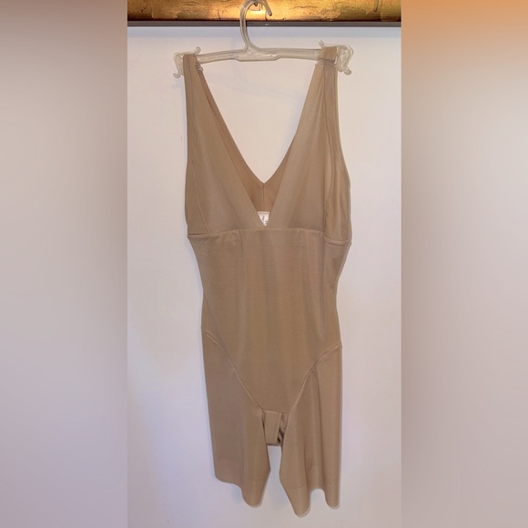 NWT - FLEXEES Shaping MID-THIGH BODYSUIT size M - Picture 2 of 5